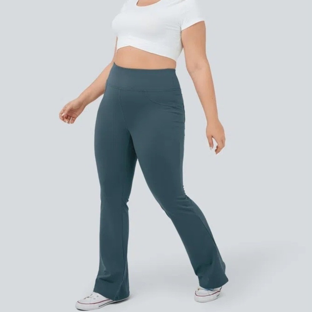 Halara DayStretch High Waisted Pocket Flare Yoga Plus Size Leggings Size 2X NWT